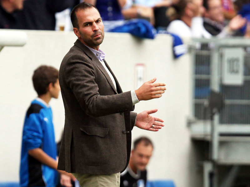 Die Gestik von Hoffenheims Coach Markus Babbel beim Debakel gegen Frankfurt spricht B&#228;nde.