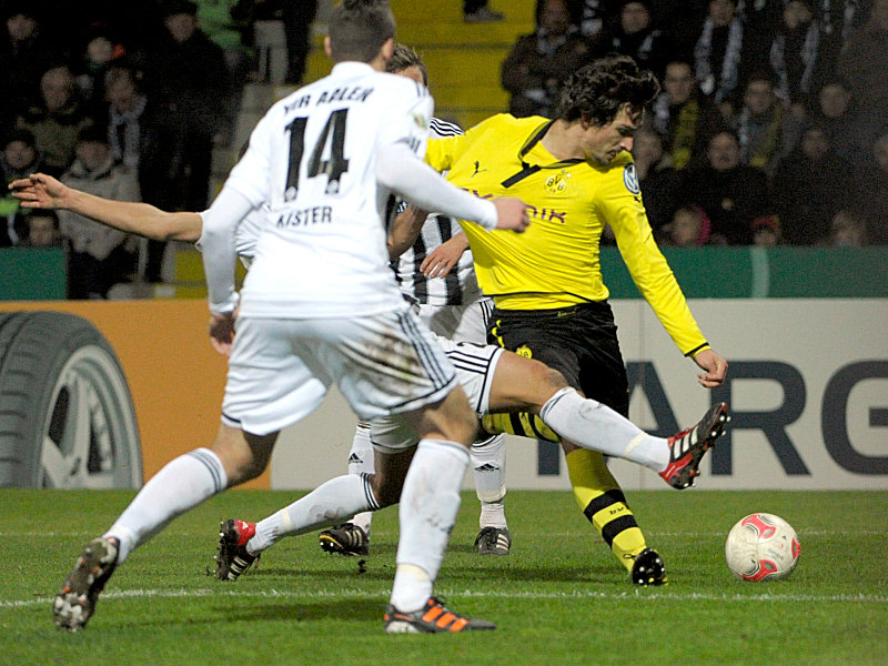 Dortmunds Hummels, der hier das 1:0 in Aalen erzielt, musste zur Pause verletzt ausgewechselt werden.