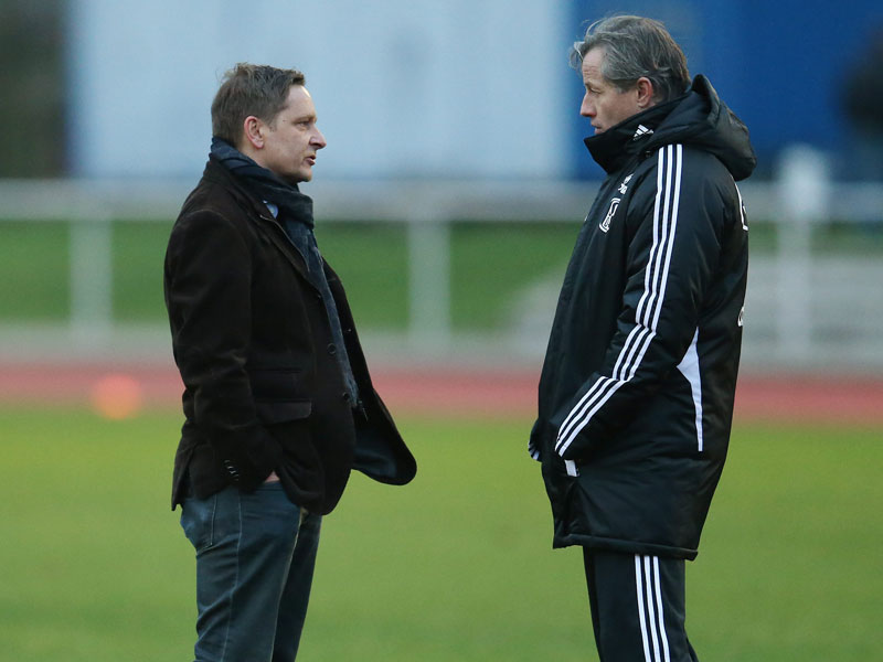Die Verletzungssorgen zwingen Horst Heldt und Trainer Jens Keller auf dem Transfermarkt aktiv zu werden.