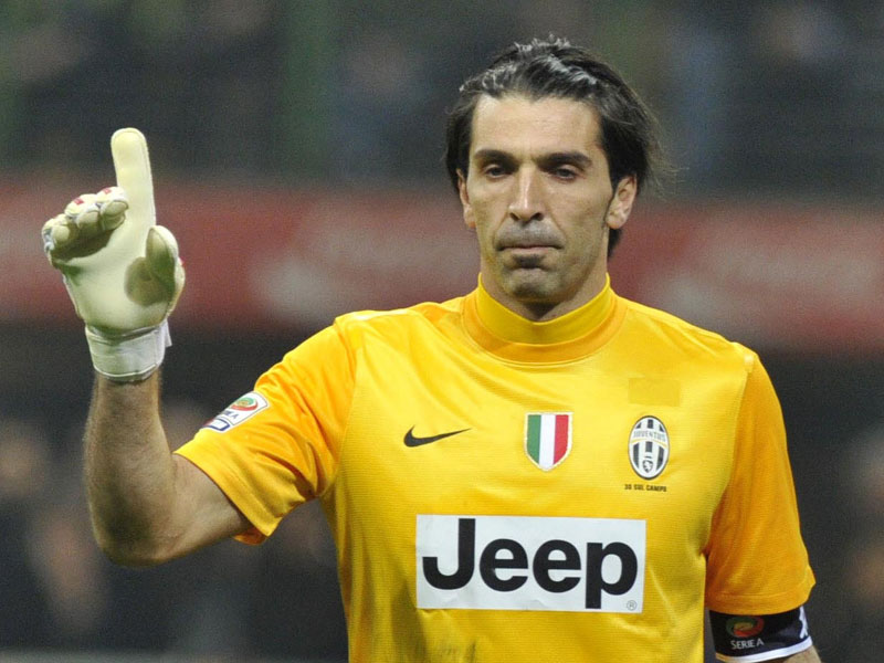 Nicht nur eins: Gleich zwei weitere Jahre wird Gianluigi Buffon wohl in Turin bleiben.