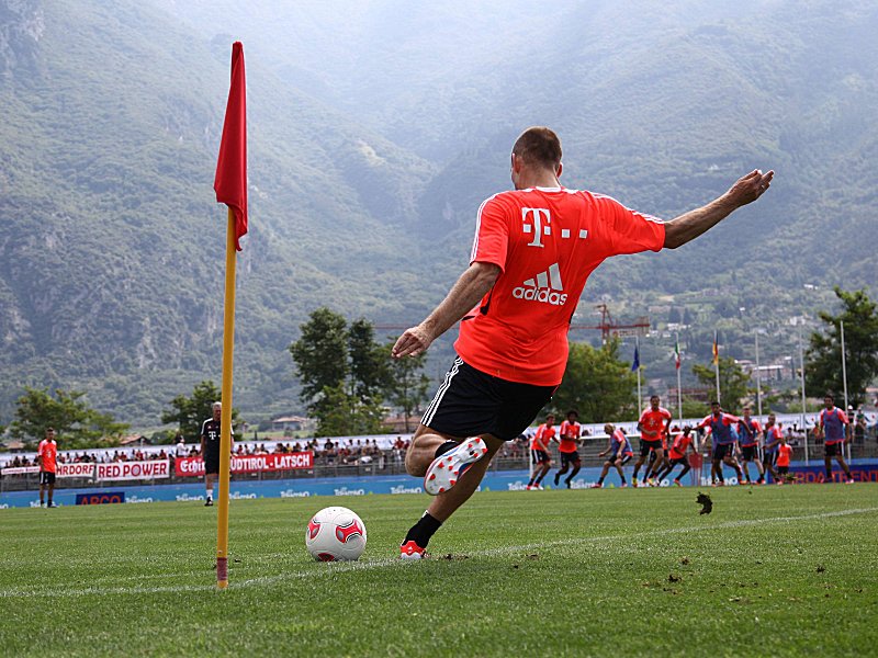 Der Sommerfahrplan f&#252;hrt die Bayern wieder ins Trentino - hier Arjen Robben beim Training im vergangenen Sommer.