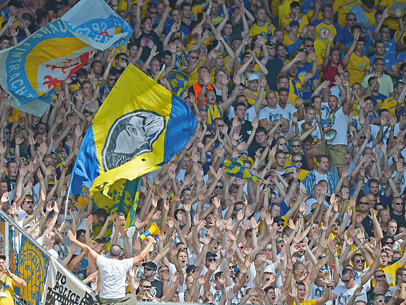 Nach 28 Jahren &quot;Entzug&quot; steigt die Fieberkurve: Die Fans in Braunschweig bleiben euphorisch.