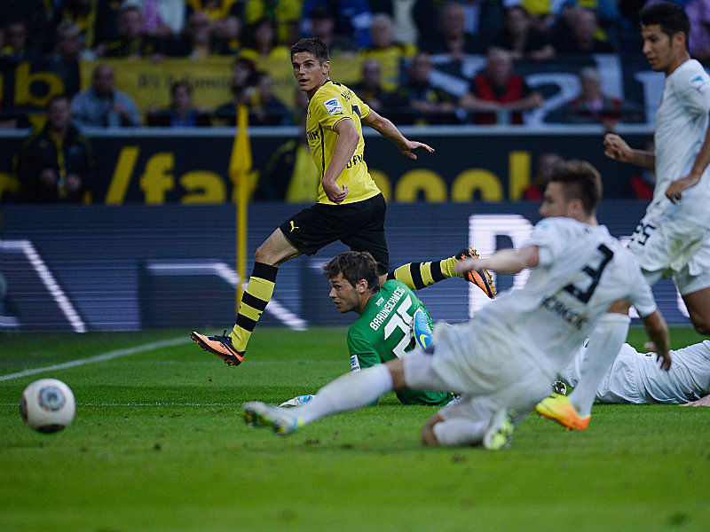 Dortmunds Youngster Hofmann erzielt das F&#252;hrungstor gegen Braunschweig.