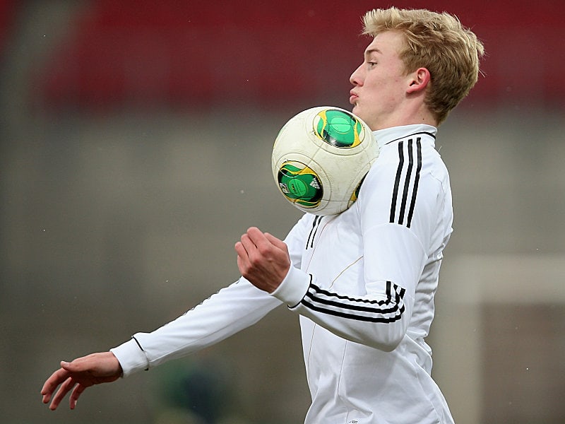 Das deutsche Top-Talent Julian Brandt, das Wolfsburg im kommenden Sommer verlassen wird, steht vor einem Wechsel nach Leverkusen.