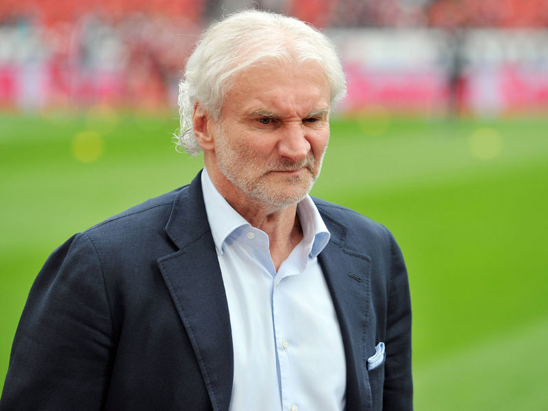Deutliche Worte, 8000 Euro schwer: Leverkusens Sportdirektor Rudi V&#246;ller muss erneut eine Strafe zahlen.