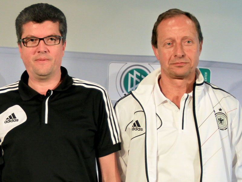 Einer Meinung: Herbert Fandel und Hellmut Krug wollen die WM-Linie in der Bundesliga  nicht fortf&#252;hren.