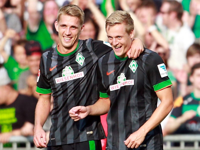 So macht Fu&#223;ball Spa&#223;: Nils Petersen (li.) und Felix Kroos bejubeln Werders dritten Treffer.