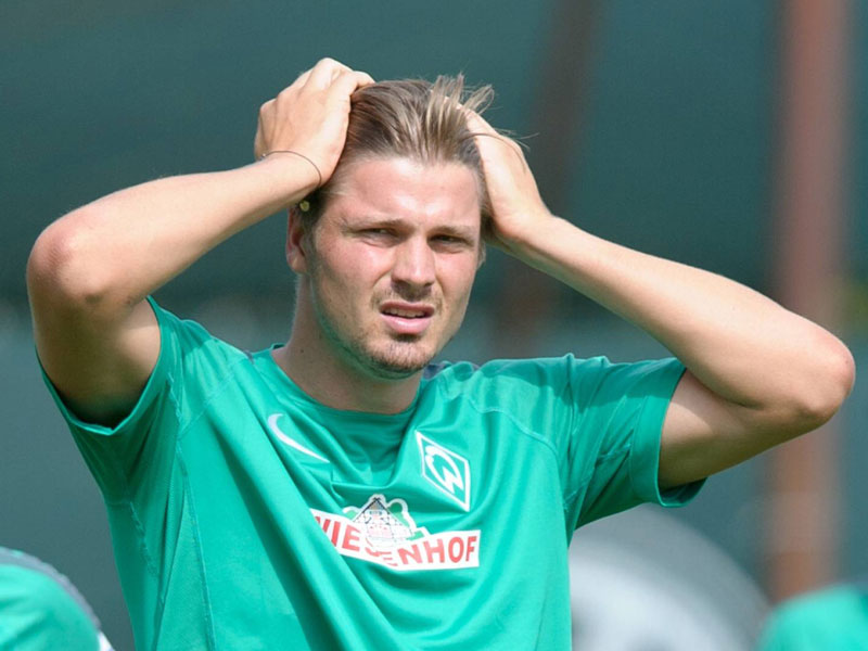 Der Oberschenkel macht Probleme: Werder-Abwehrchef Sebastian Pr&#246;dl.
