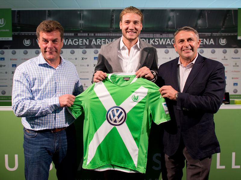 Zur&#252;ck im Rampenlicht: Nicklas Bendtner (Mi.) wird in Wolfsburg die R&#252;ckennummer 3 tragen.
