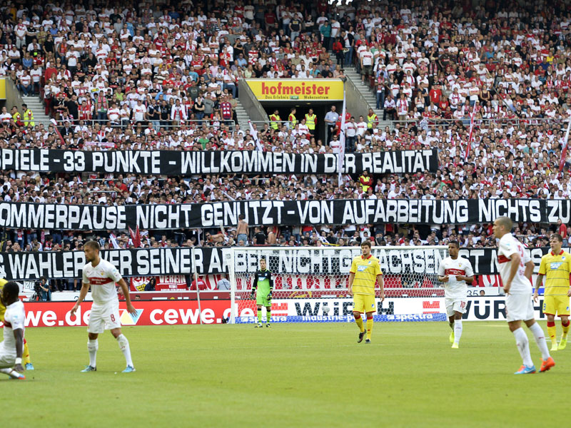 &quot;Wer seiner Arbeit nicht gewachsen ist, muss gehen&quot;: Einige VfB-Fans zeigten ihren Unmut gegen Hoffenheim Wei&#223; auf Schwarz.