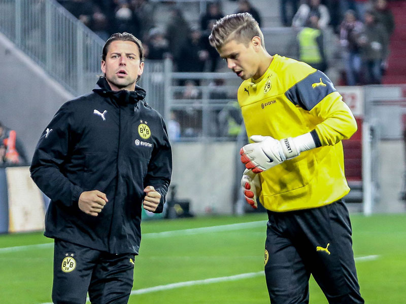 Dortmunds Nummer eins und sein designierter Nachfolger: Roman Weidenfeller und Mitch Langerak (r.).