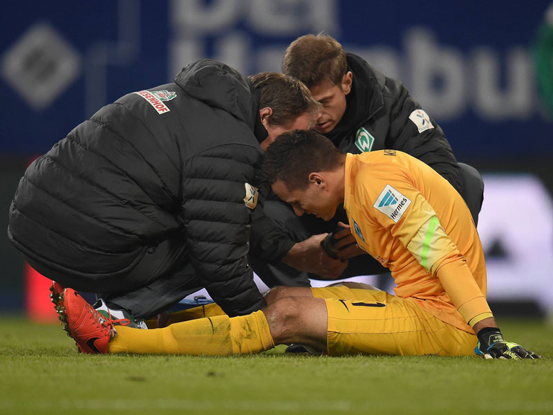 Halb so wild: Die Knieverletzung von Werder-Keeper Raphael Wolf entpuppte sich als nicht besonders schwerwiegend.