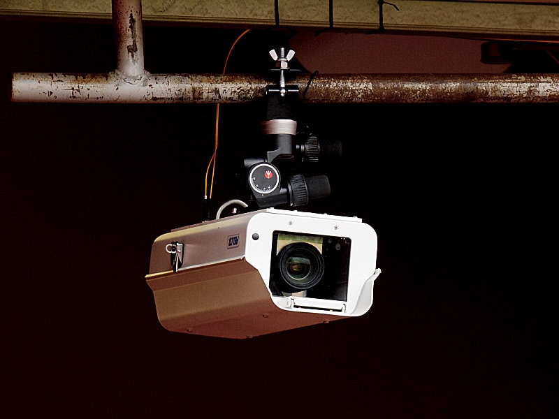Eine Kamera des Hawk-Eye-System im Emirates Stadion in London.