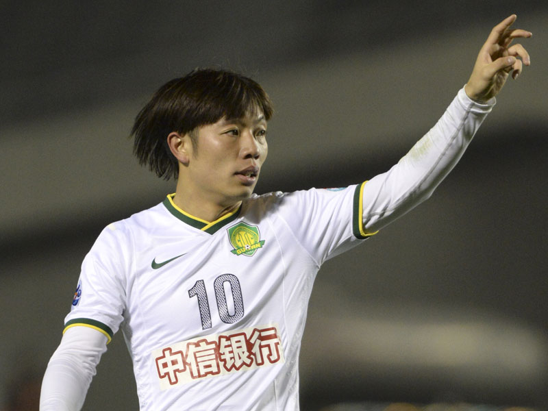 Eine Nummer 10 f&#252;r Wolfsburg: Der Chinese Xizhe Zhang steht vor der Unterschrift.
