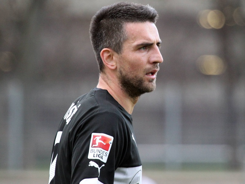 Traf im Test gegen Heidenheim und darf auf ein besseres Jahr 2015 hoffen: VfB-St&#252;rmer Vedad Ibisevic.