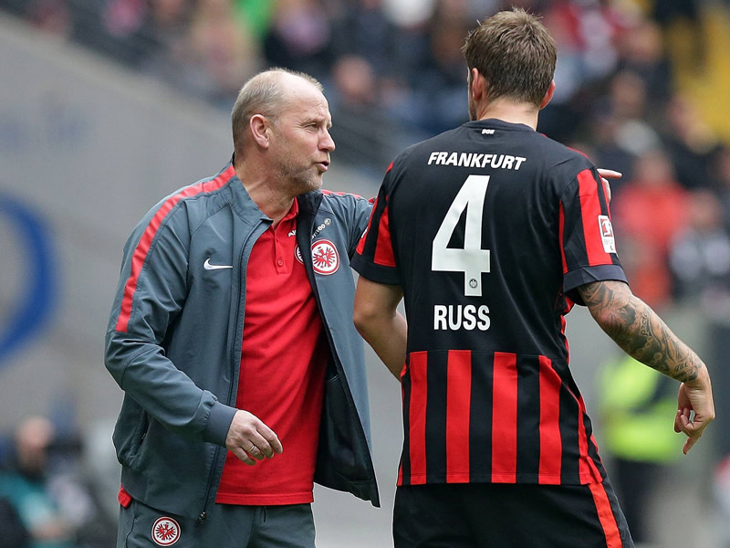 Kann auf Marco Russ (re.) z&#228;hlen: Eintracht-Coach Thomas Schaaf (li.).