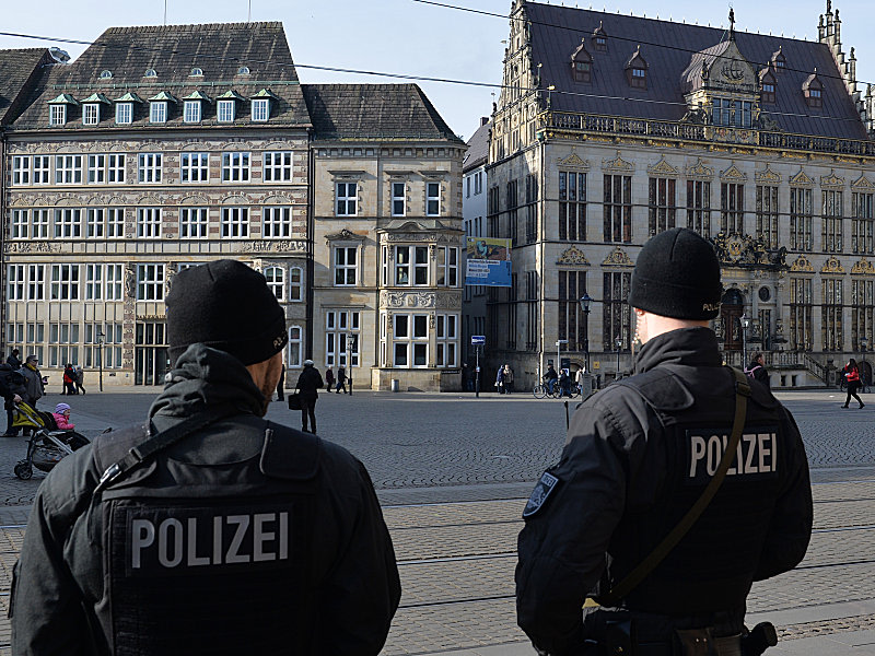 Nach Warnung: Die Bremer Polizei zeigt Pr&#228;senz in der Innenstadt. 