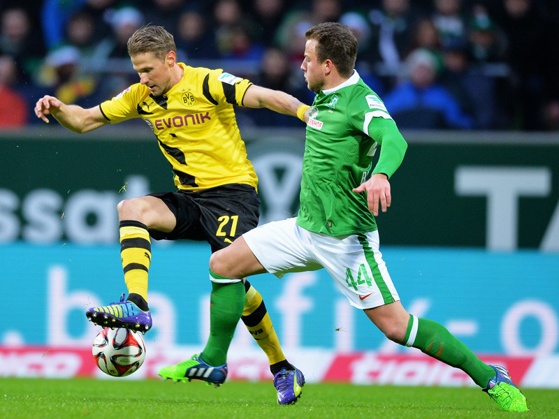 Immer da, wenn er gebraucht wird: Dortmunds Oliver Kirch, hier links gegen Bremens Bargfrede. 