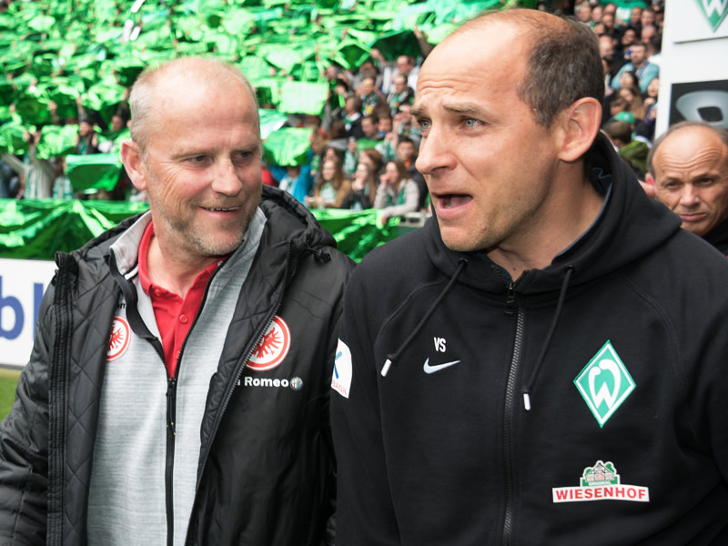 &quot;Ehrlich, ich habe mich nur &#252;ber die drei Punkte gefreut&quot;: Werder-Coach Viktor Skripnik nach dem Duell mit Thomas Schaaf (li.). 
