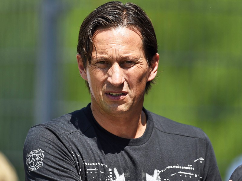 Mit dem taktischen Verhalten seines Teams unzufrieden: Leverkusens Trainer Roger Schmidt. 