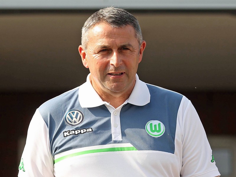 Traf sich mit Didier Frenay im Trainingslager: Wolfsburgs Manager Klaus Allofs.