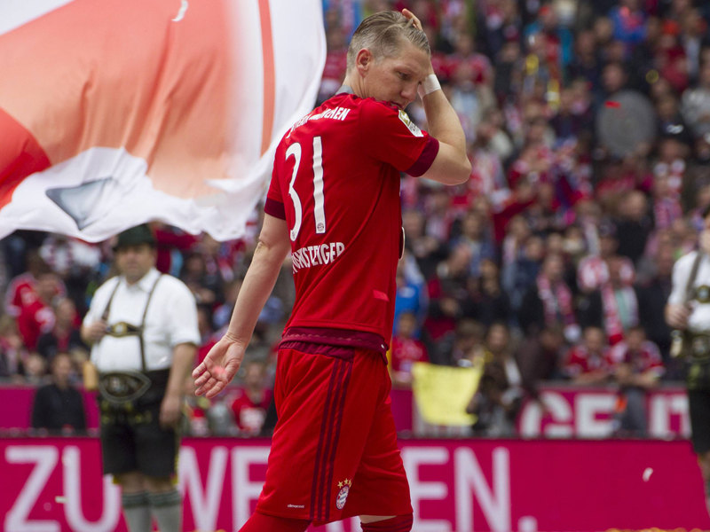 Sein Abgang beschert einigen Bayern-Fans ein Trikot-Dilemma: Bastian Schweinsteiger.