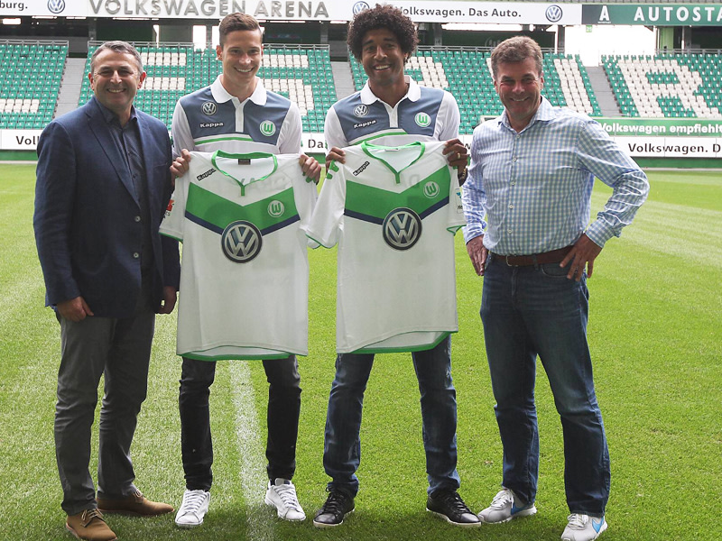 Strahlem&#228;nner: Wolfsburgs Manager Klaus Allofs, die beiden Neuzug&#228;nge Julian Draxler und Dante sowie Trainer Dieter Hecking. 