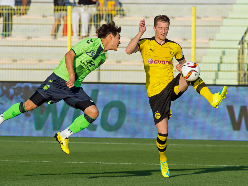 Augen zu und rein damit: Dortmunds Marco Reus erzielte gegen S&#252;dkoreas Meister Jeonbuk das 1:0.