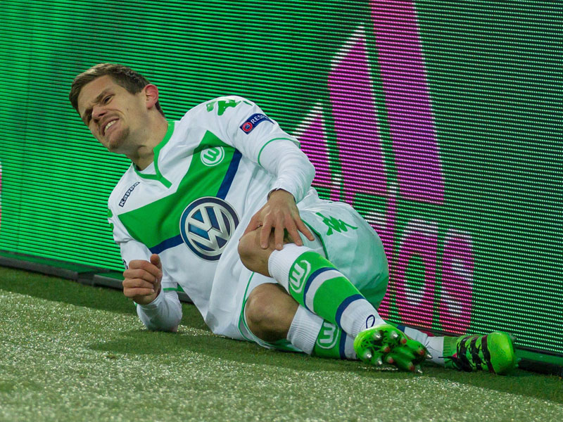 Bittere Diagnose: Wolfsburgs Defensivspieler Sebastian Jung zog sich einen Kreuzbandriss zu.