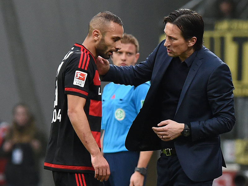 Ausfall des Abwehrchefs: Bayer-Trainer Roger Schmidt muss vorerst ohne &#214;mer Toprak auskommen.