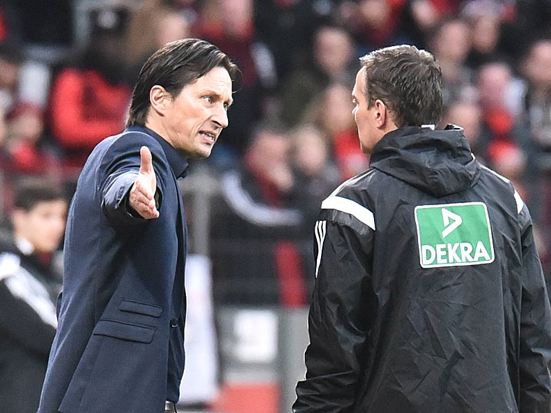 Wegen seines sturen Verhaltens gegen&#252;ber dem Schiedsrichter wurde Leverkusens Trainer Roger Schmidt nun gesperrt. 