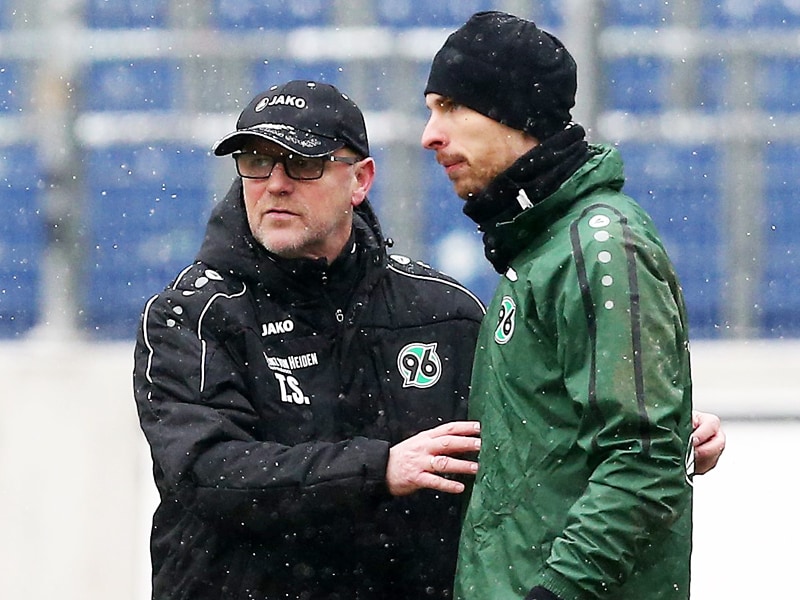 Der Coach und sein H&#228;uptling: Hannovers Trainer Thomas Schaaf (li.) und Torh&#252;ter Ron-Robert Zieler. 