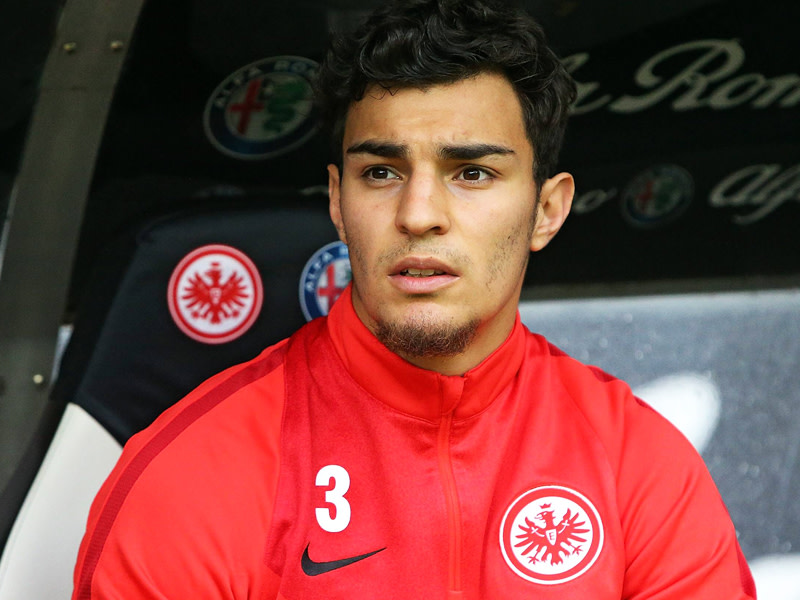 Nach 15 Jahren auf Schalke erstmals gegen den Ex-Klub: Frankfurts Leihgabe Kaan Ayhan. 