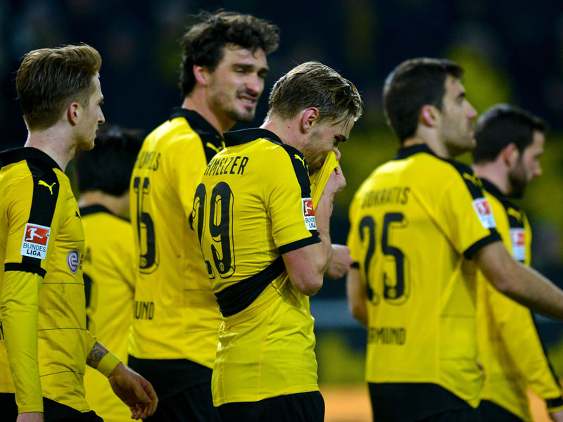 Betroffene Borussen: Den Dortmundern war nach dem Schlusspfiff nicht zum Feiern zumute.