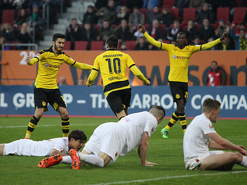 Dortmund obenauf, der FCA niedergeschlagen: Henrikh Mkhitaryan bejubelt den Ausgleich.