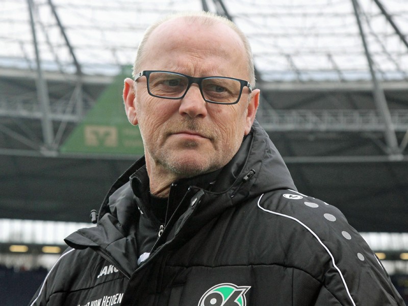 F&#252;r ihn steht mit seiner Mannschaft ein Endspiel in Frankfurt an: Hannovers Trainer Thomas Schaaf.  