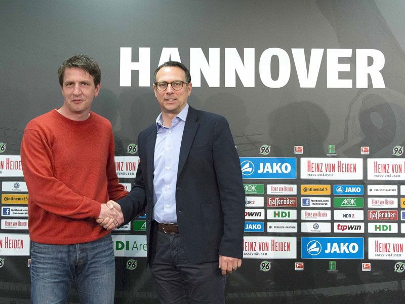 Hannover ist f&#252;r ihn &quot;mehr als nur ein Verein&quot;, sagt 96-Trainer Daniel Stendel, hier mit Gesch&#228;ftsf&#252;hrer Martin Bader. 