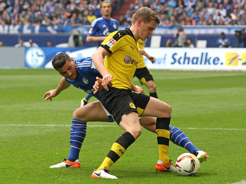 Gegen Dortmund gesetzt, gegen die Bayern gesperrt: Sead Kolasinac, hier gegen Matthias Ginter.