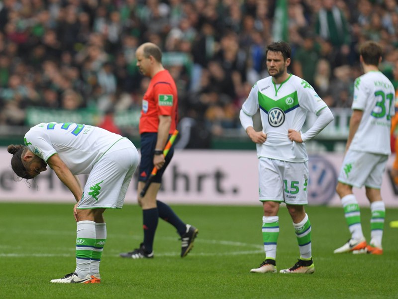 Auch in Bremen verloren: Die Spieler des VfL Wolfsburg.