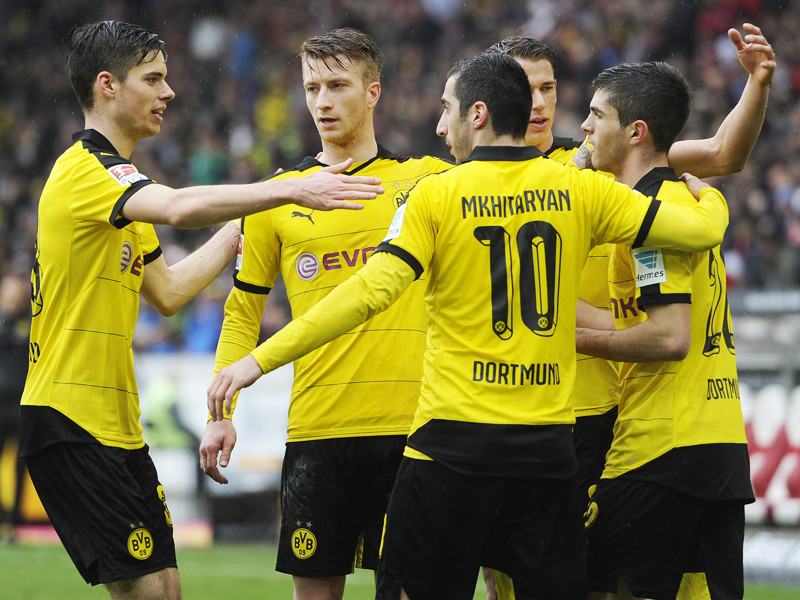 Kollektiver Jubel: Borussia Dortmund feiert nach dem Drama in Liverpool den dritten 3:0-Sieg in Serie. 