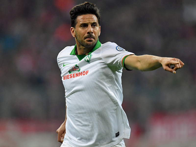 Tendenz Bremen: Im Falle des Klassenerhalts wird Claudio Pizarro wohl weiter im Werder-Dress auflaufen.
