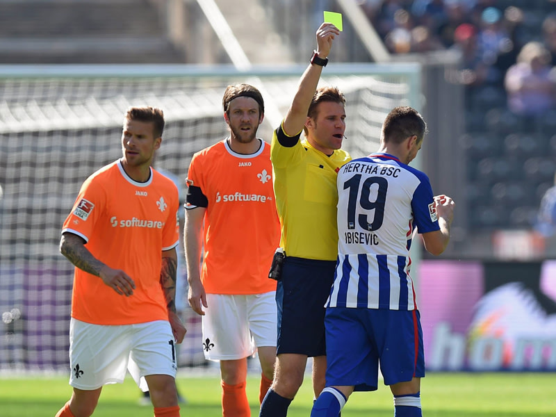 Vedad Ibisevic sah im Spiel gegen Darmstadt seine f&#252;nfte Gelbe und fehlt deswegen in Mainz. 