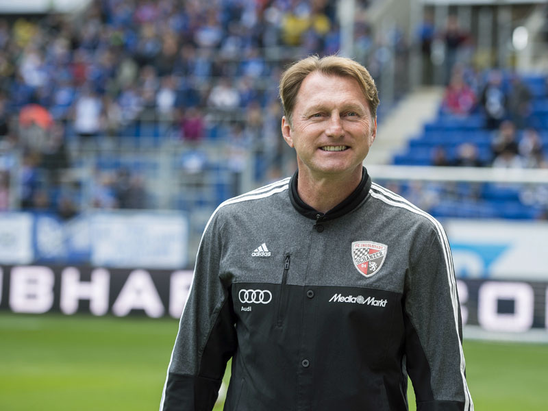Will seine Serie bei Ingolstadt retten: FCI-Coach Ralph Hasenh&#252;ttl.