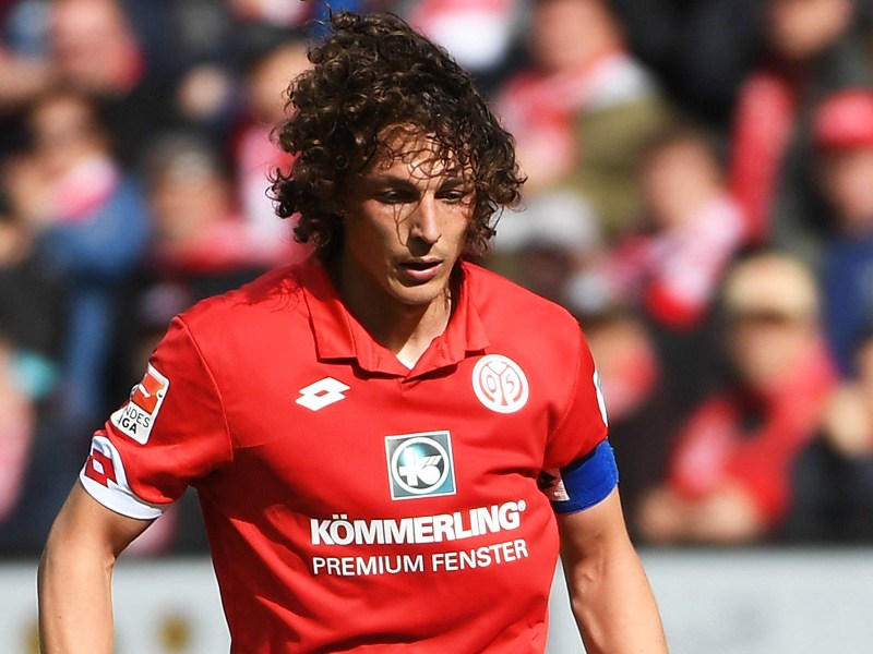 Besitzt eine Ausstiegsklausel: Der Mainzer Sechser Julian Baumgartlinger steht bei Bayer Leverkusen hoch im Kurs. 
