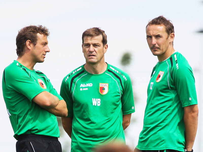 Wohl bald wieder vereint: Augsburgs ehemaliger Trainerstab mit Chefcoach Markus Weinzierl und den Assistenten Wolfgang Beller und Tobias Zellner (v.l.).