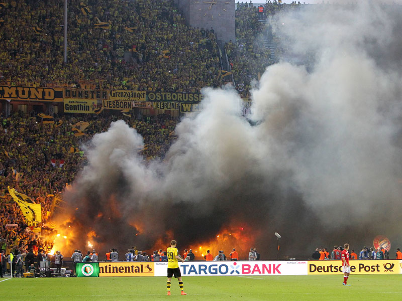 BVB-Fans brennen beim Pokalfinale massiv Pyrotechnik ab - den Verein kommt das teuer zu stehen.