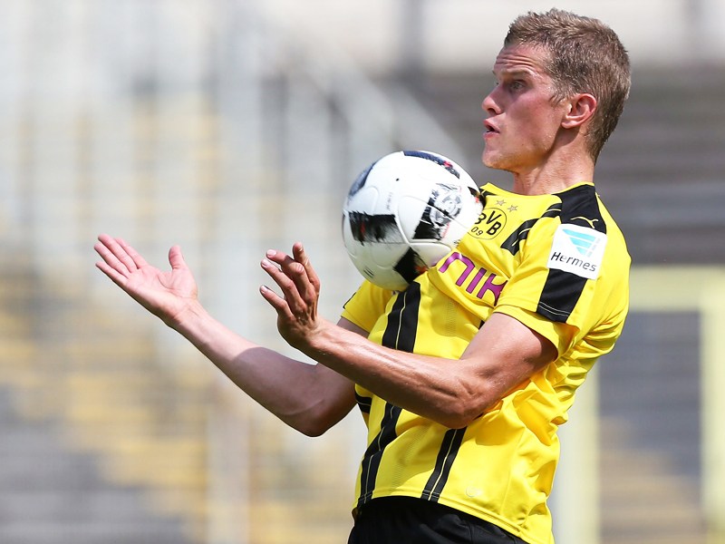 Kn&#246;chelblessur: Dortmunds Defensivstratege Sven Bender soll in der kommenden Woche wieder ins Training einsteigen. 