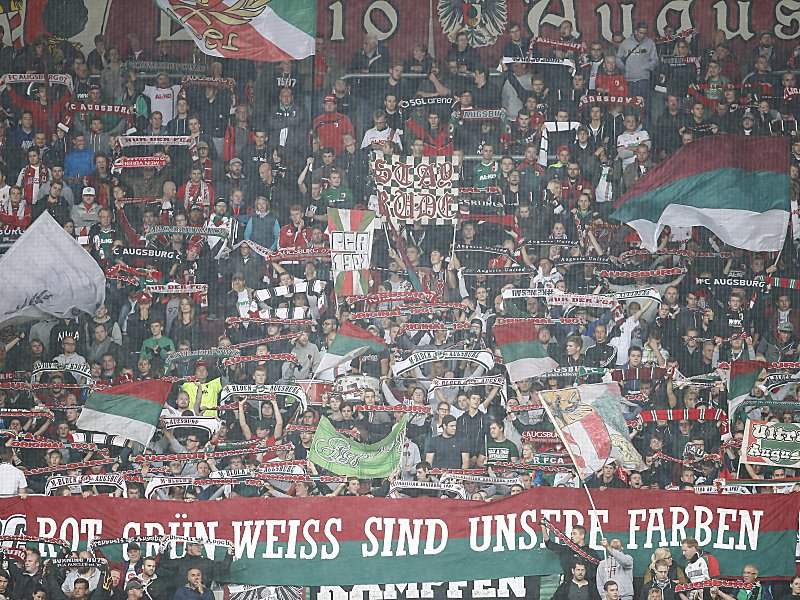 &quot;Traditionstag&quot; statt Spieltag: Viele Fans bleiben in Augsburg.