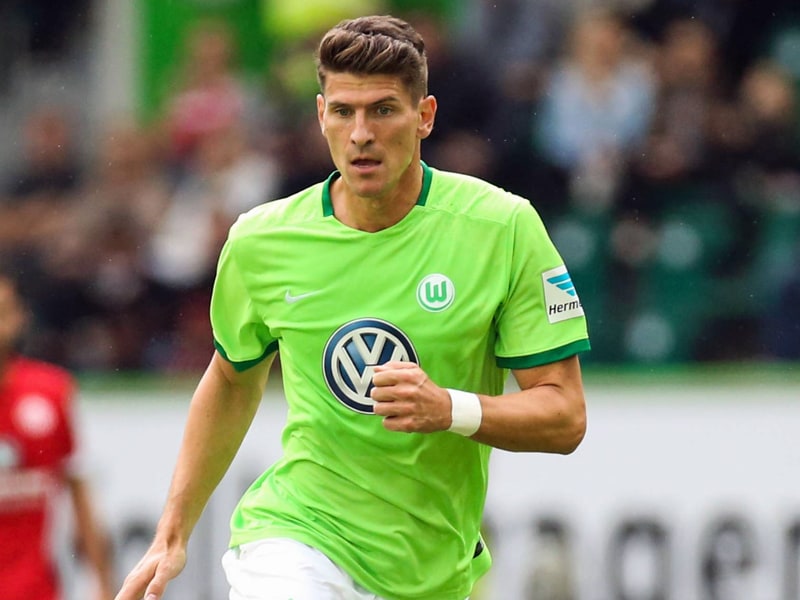 Er wartet noch auf einen Treffer f&#252;r seinen neuen Arbeitgeber Wolfsburg: Mario Gomez. 