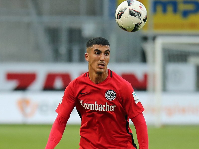 Erh&#228;lt seinen ersten Profivertrag bei Eintracht Frankfurt: Aymen Barkok.